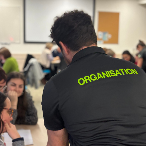 Participants duels défis 60 Minutes Chrono, team building jeu contre la montre stratégie pour entreprise Loire-Atlantique