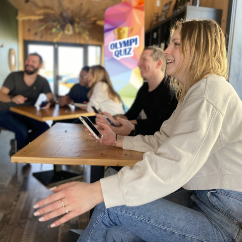 Équipes participant au Sporty Quiz culture sportive, team building quiz anecdotes sportifs légendaires pour séminaire à Nantes