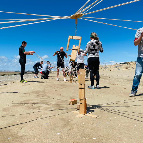 Équipe d'entreprise lors d'un team building à la baule avec vue sur la côte atlantique