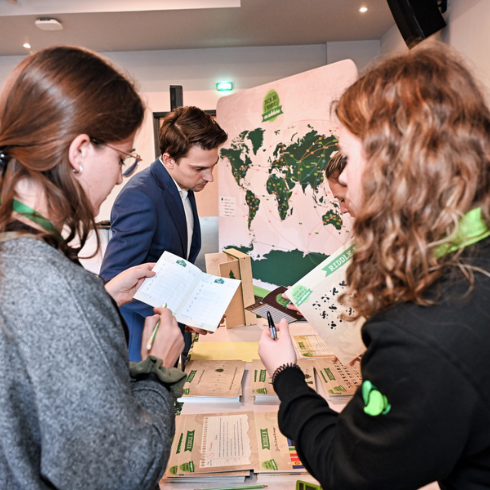 groupe d'entreprise participant à un team building rse éco responsable en loire atlantique