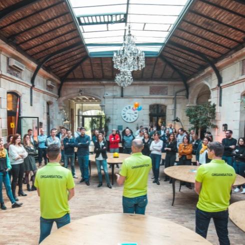 activité de team building cohésion d'équipe lors d'un séminaire d'entreprise animé par zen organisation