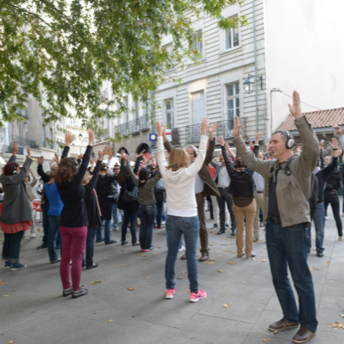 moment de cohésion et de partage entre collègues pendant l'activité