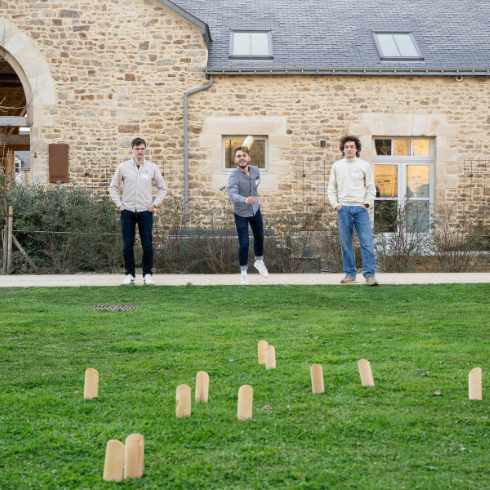 jeu de mölkky en équipe, team building convivial pour renforcer l'esprit d'équipe zen organisation